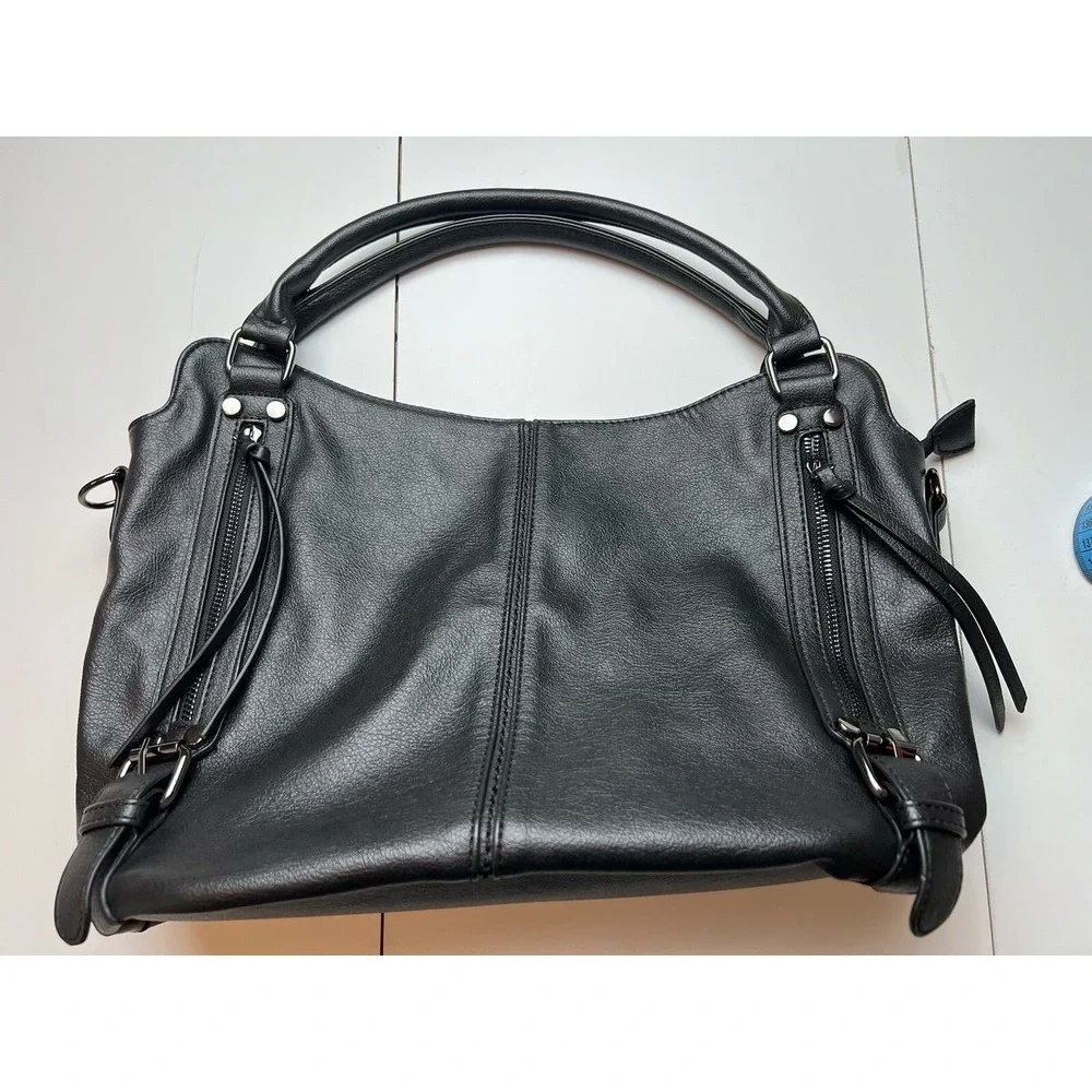 Realer Faux Leather Black  Hobo  Bag  Zipper  Lined EUC (no shoulder strap)